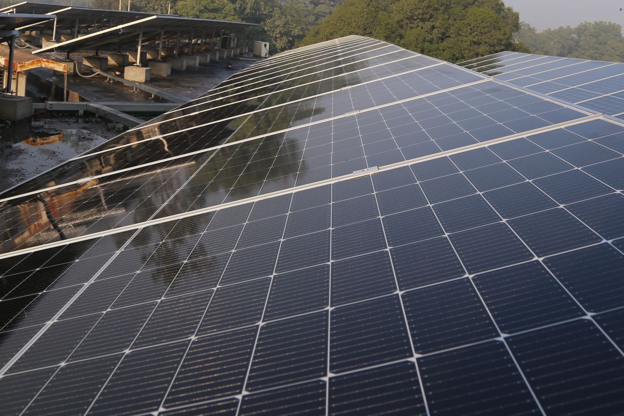 why-choose-us-01 Wide view of solar panels on a rooftop in Lahore, promoting clean energy and sustainability.